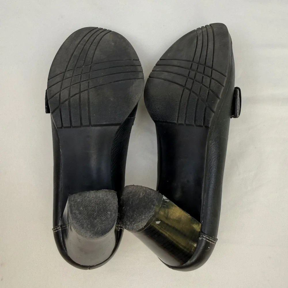 Vintage Y2K Bass Shana Black Leather Heeled Loafers Buckle Block Heel Pumps 7M